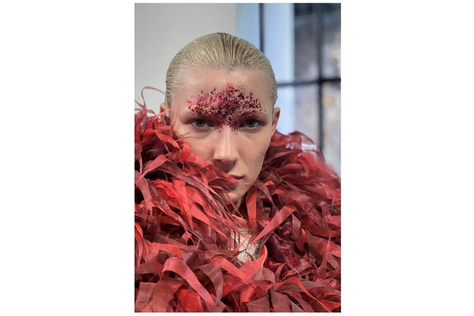 Hirofumi Kera put in charge of hair and makeup for YUIMA NAKAZATO at the Paris Haute Couture 2023 Autumn Winter Collection