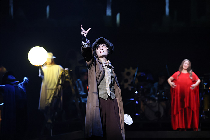 Shiseido Hair and Makeup Team Led by Hirofumi Kera Collaborates on Stage Production "TRAIN TRAIN TRAIN"