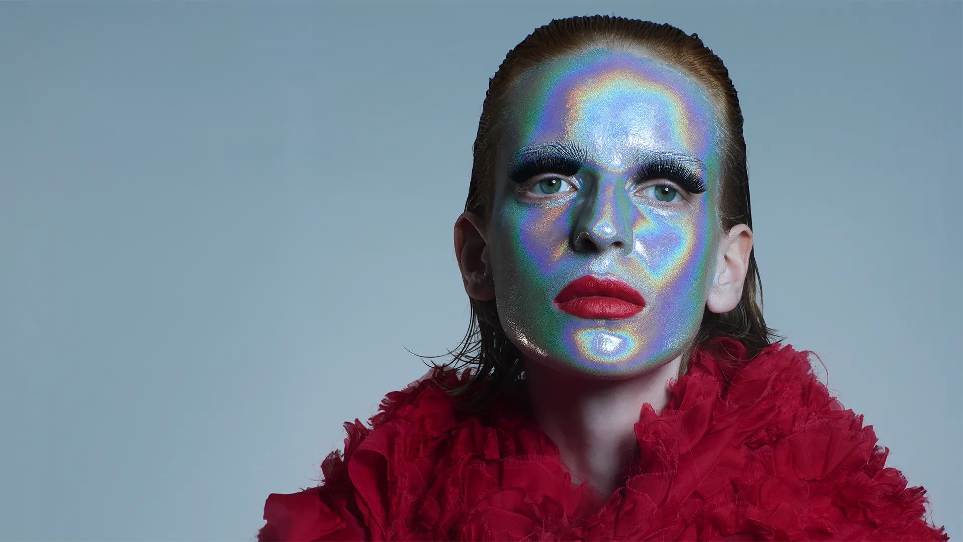 SHE WEARS THE MIRROR