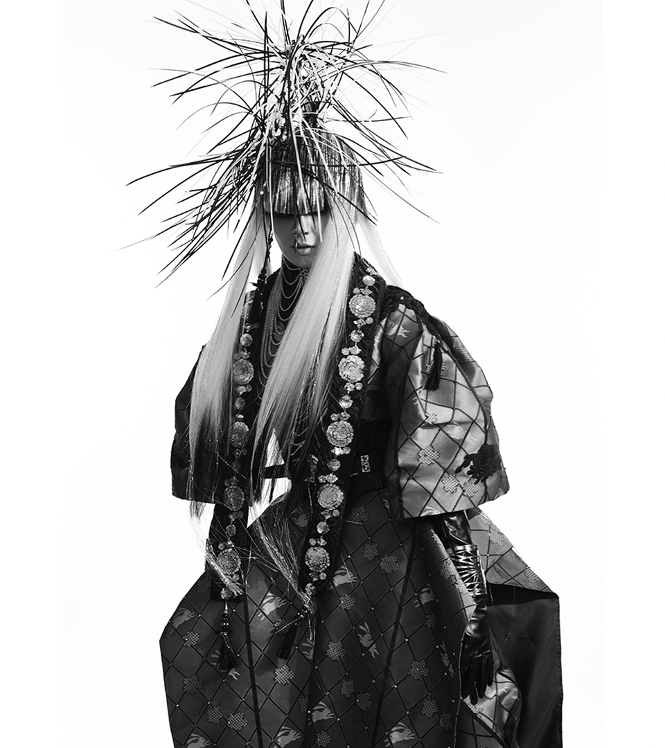 THE BLACK ONMYOJI CLAD IN SHIKIGAMI